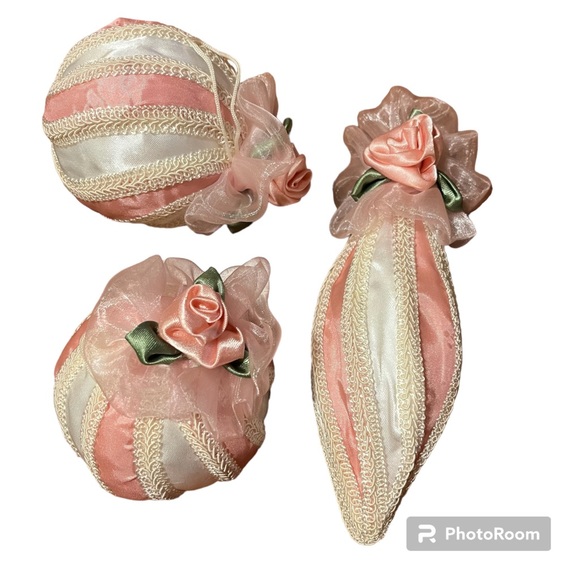 Set of Pink & White Christmas Tree Decorations 🌸🎄 - Picture 3 of 10